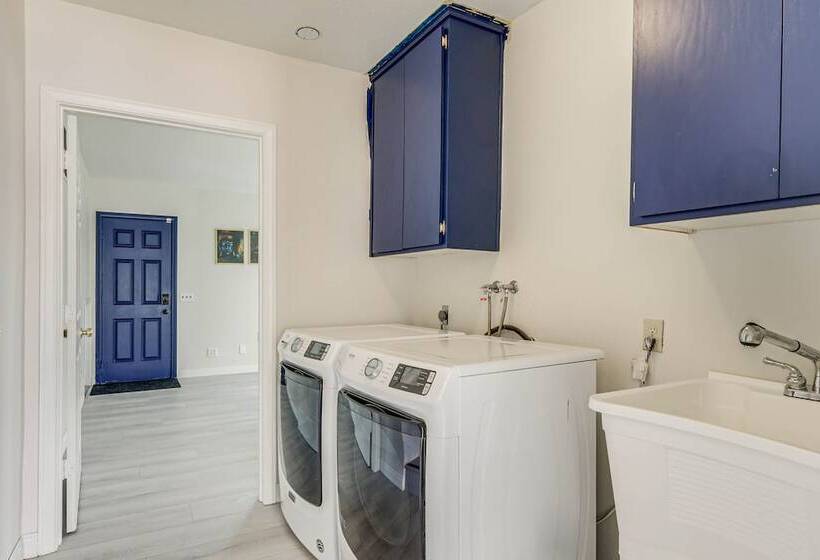 The Maharaja Retreat  W/ Hot Tub & Ev Charger!