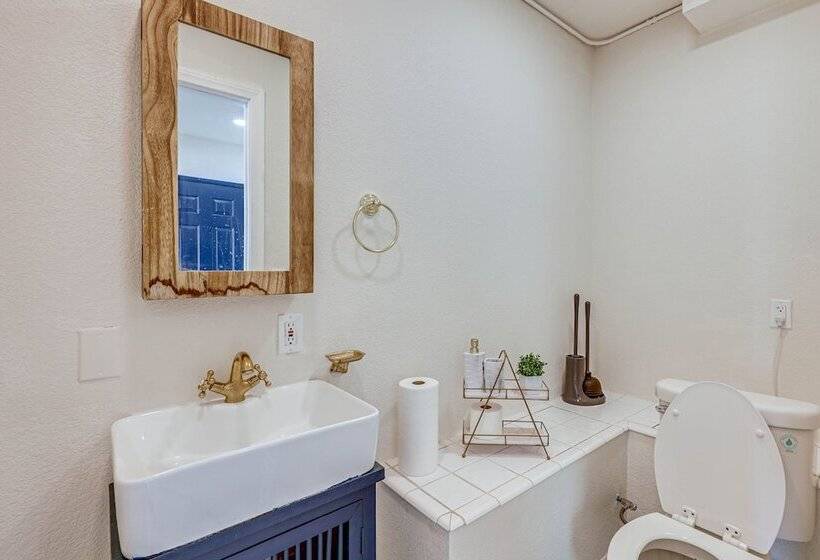 The Maharaja Retreat  W/ Hot Tub & Ev Charger!