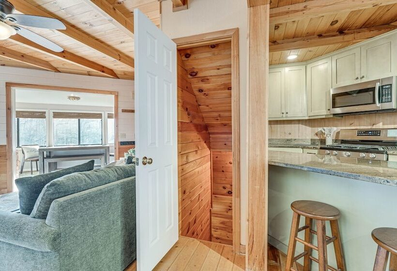 Mountaintop Blue Ridge Cabin: 2 Mi To Downtown