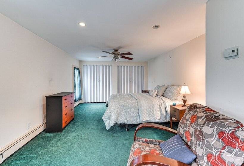 New York Escape Near Times Square & Central Park!