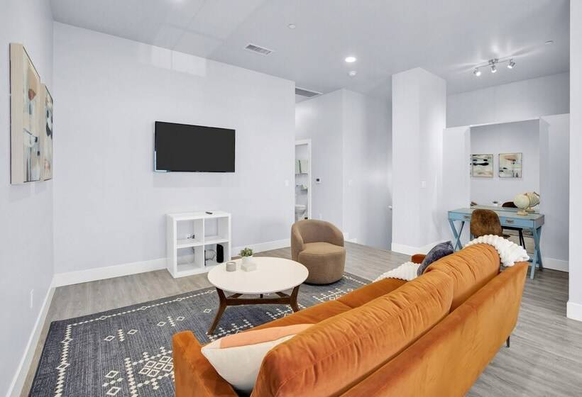 Noho By Avantstay North Hollywood Townhome