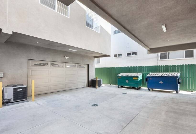 Noho By Avantstay North Hollywood Townhome