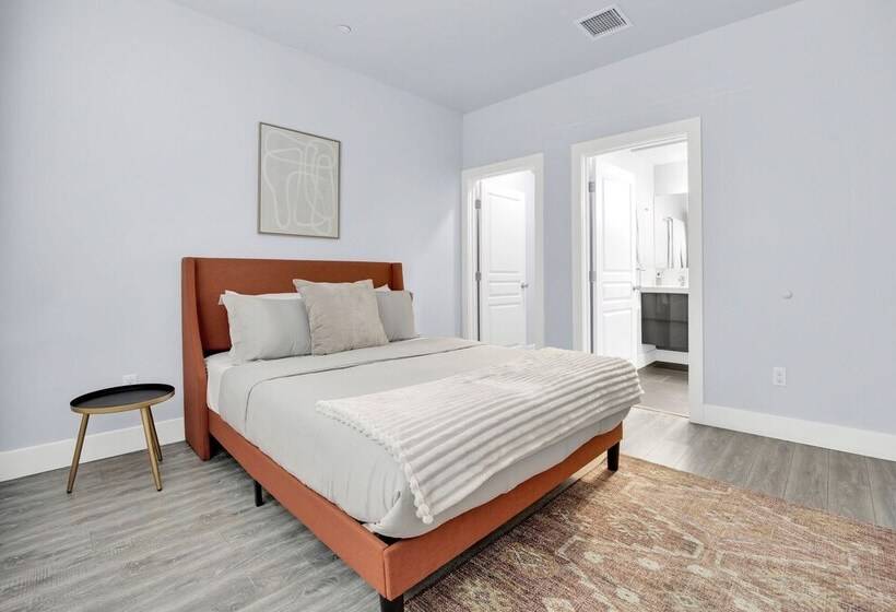 Noho By Avantstay North Hollywood Townhome