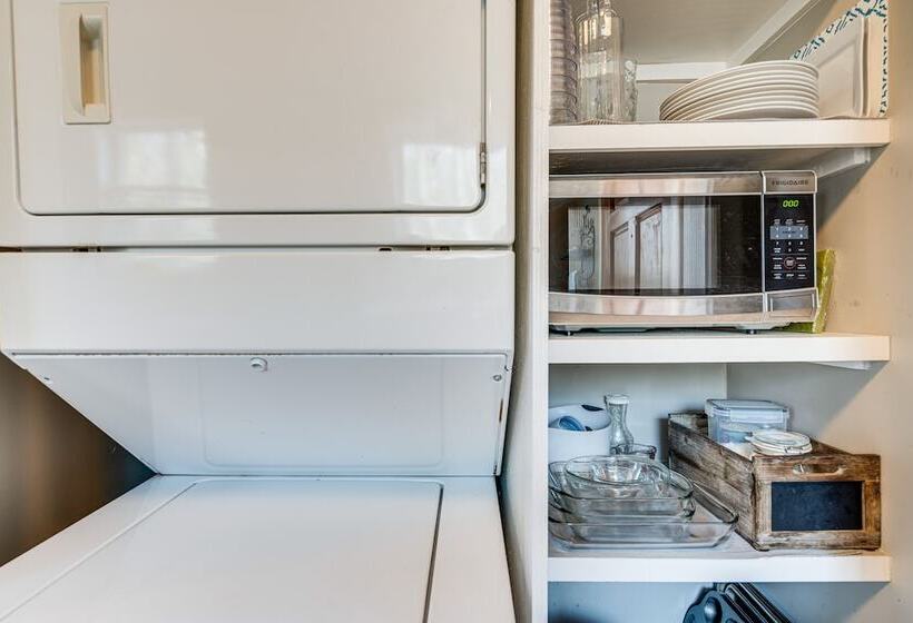 Peaceful Hendersonville Cabin   Hot Tub & Fire Pit