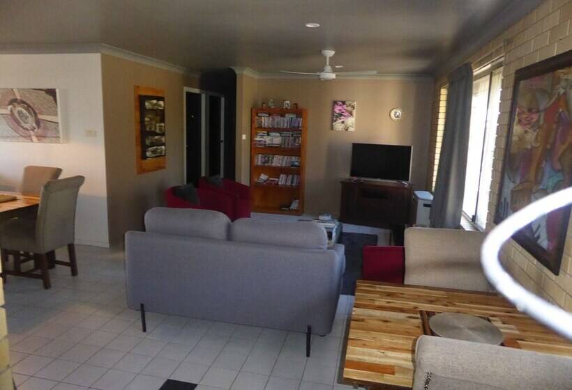 פנסיון 22 Fischer St