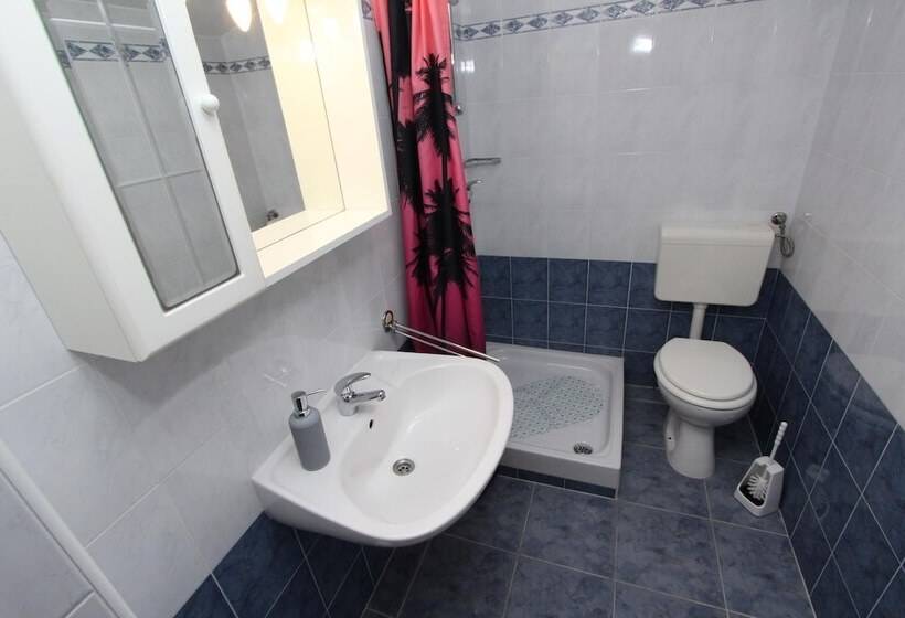 פנסיון Apartments And Rooms Dino