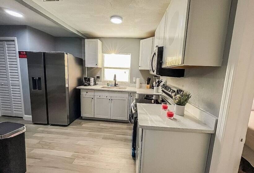 펜션 Modern Space In The Heart Of Tampa