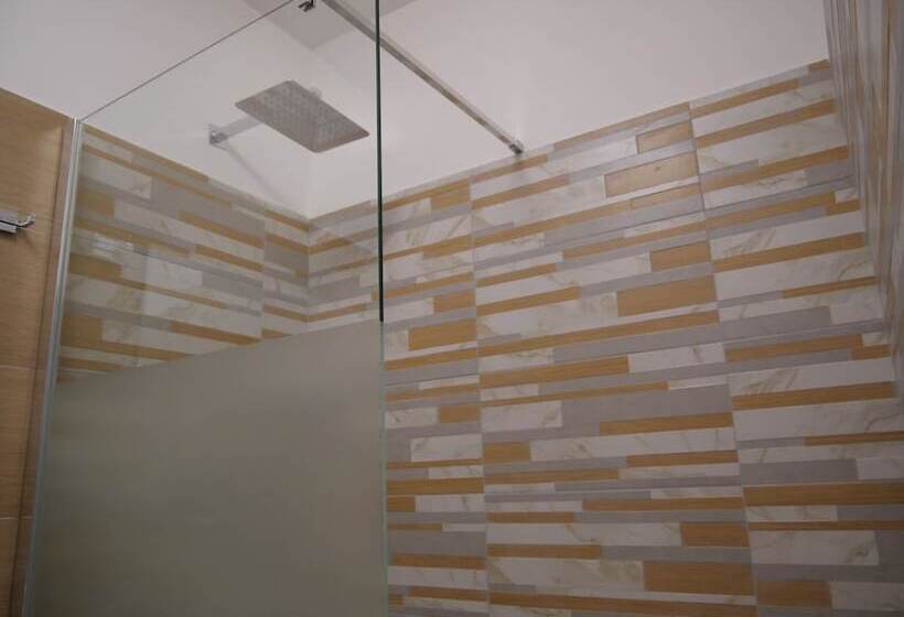 ペンション Our Guest House