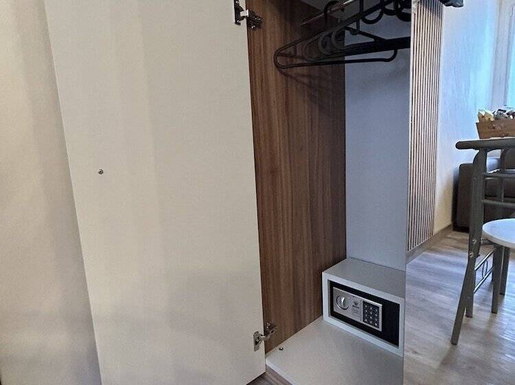 ペンション Our Guest House