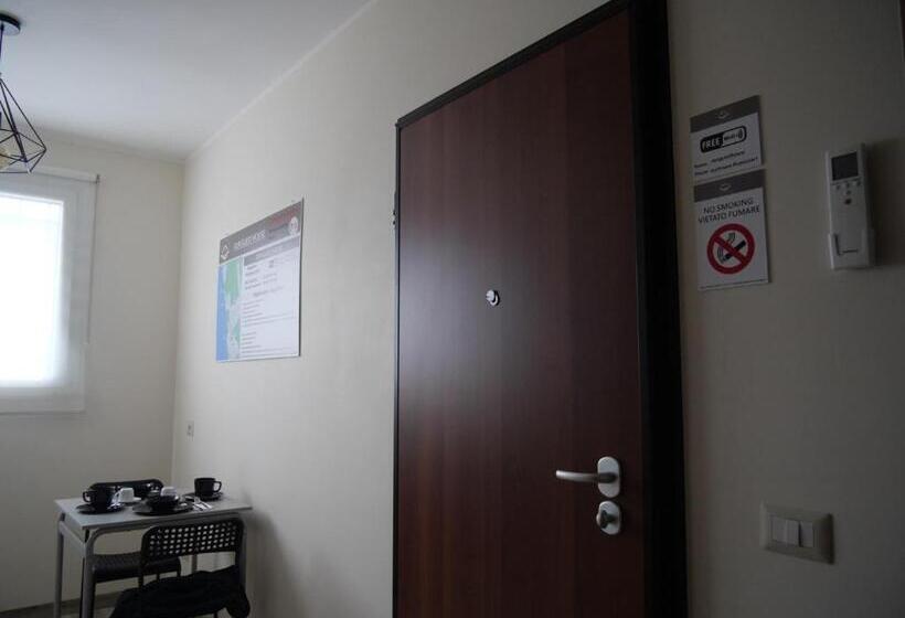 ペンション Our Guest House