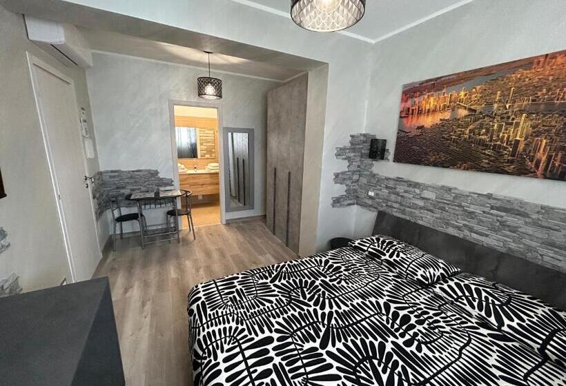 ペンション Our Guest House