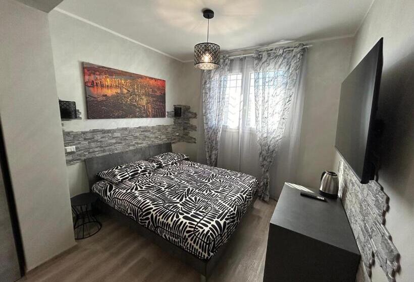 ペンション Our Guest House