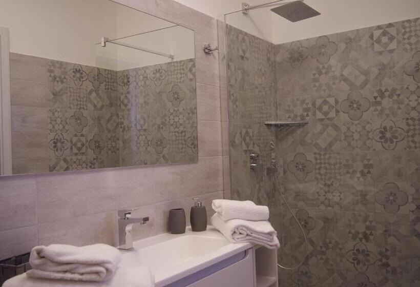 ペンション Our Guest House