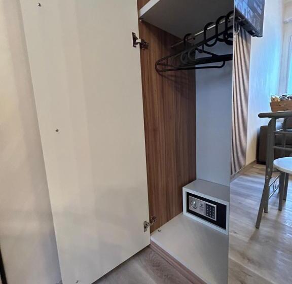 ペンション Our Guest House