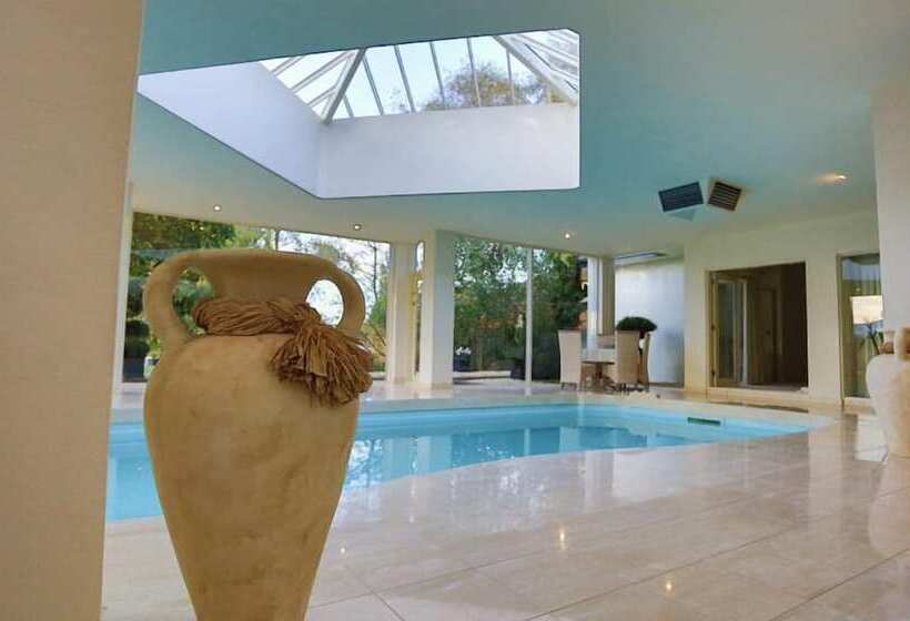 پانسیون Sarovar Holidays