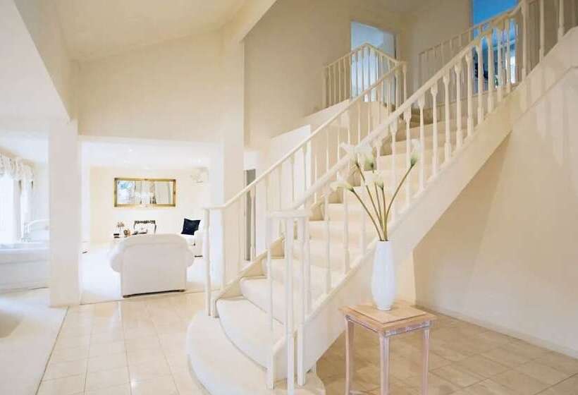 پانسیون Sarovar Holidays