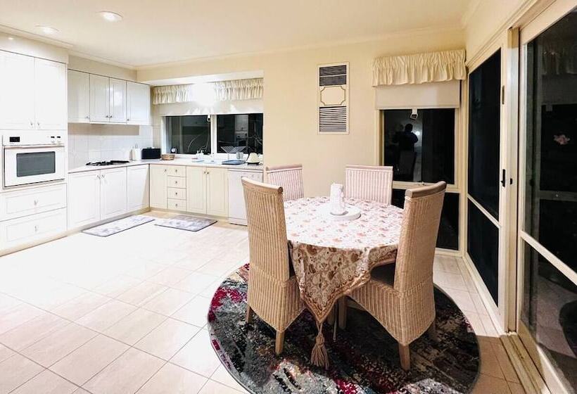 پانسیون Sarovar Holidays