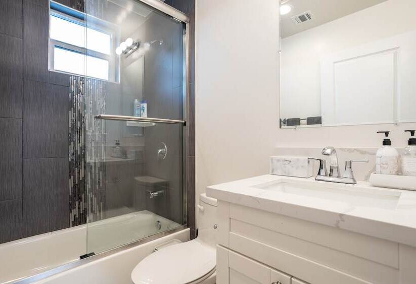 Periwinkle By Avantstay Walk To Staples, Rooftop