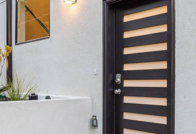 Periwinkle By Avantstay Walk To Staples, Rooftop