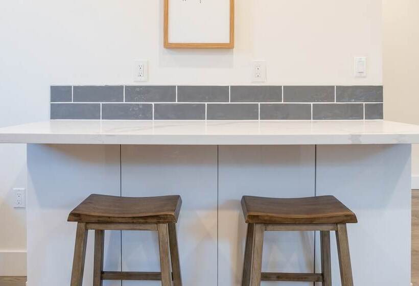 Periwinkle By Avantstay Walk To Staples, Rooftop