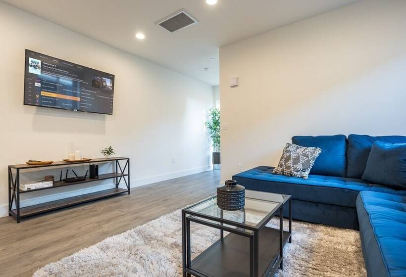 Periwinkle By Avantstay Walk To Staples, Rooftop