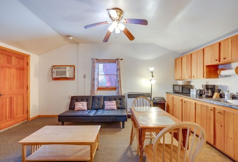 Pet Friendly Laconia Cabin W/ Fireplace + Deck!