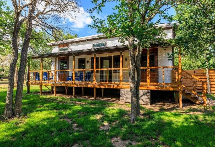 Primrose Waterfront With Hot Tub