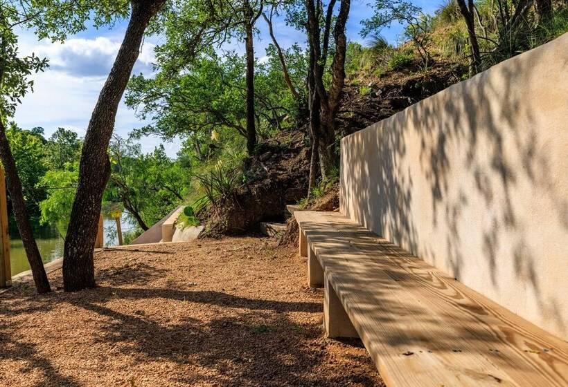 Primrose Waterfront With Hot Tub