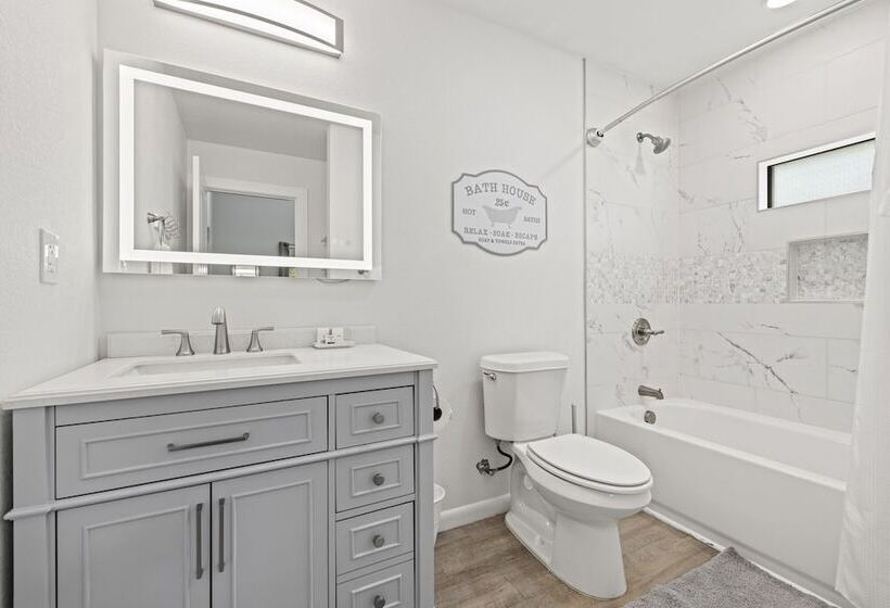 Primrose Waterfront With Hot Tub