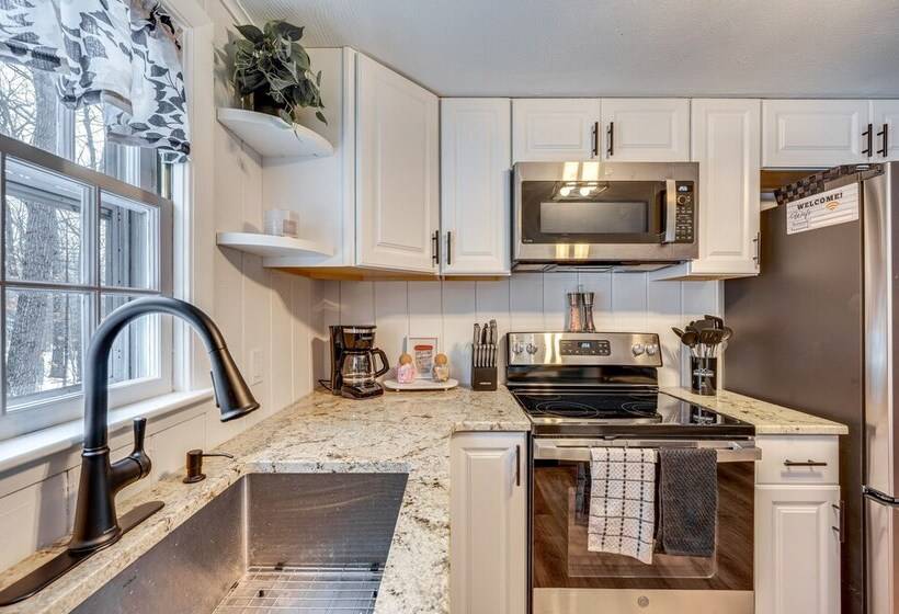 Renovated North Conway Retreat Near Saco River!