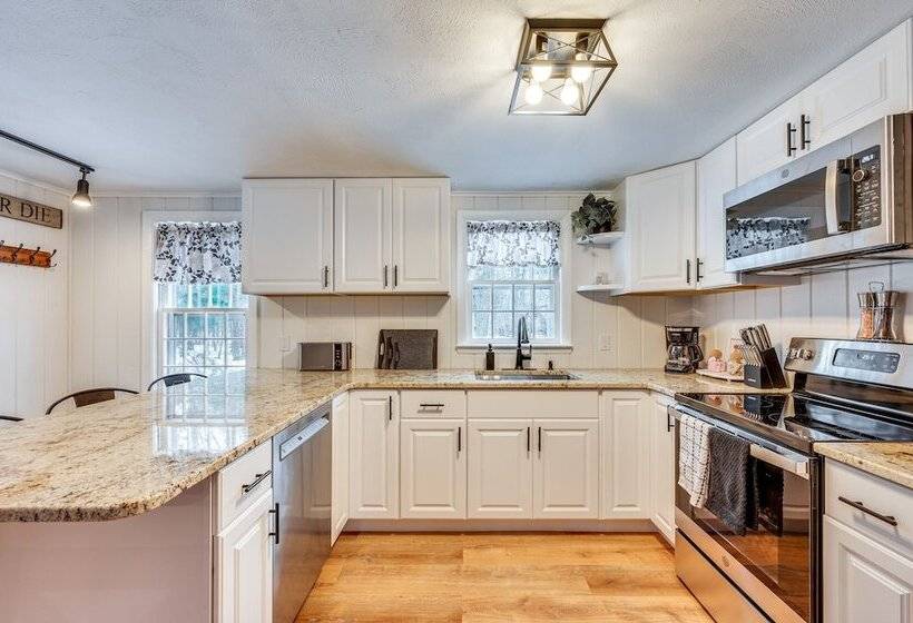 Renovated North Conway Retreat Near Saco River!