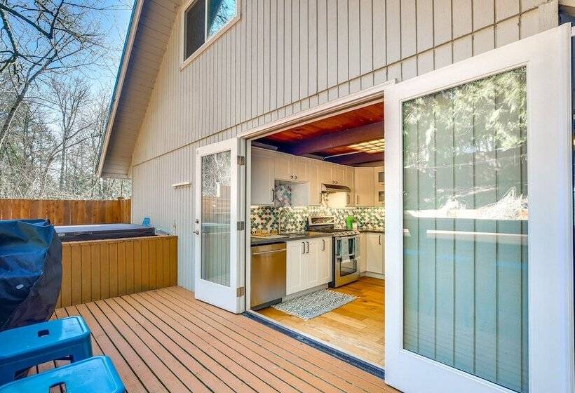 Renton Home W/ Fire Pit: Steps To Lake Access!