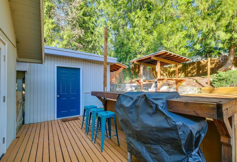 Renton Home W/ Fire Pit: Steps To Lake Access!