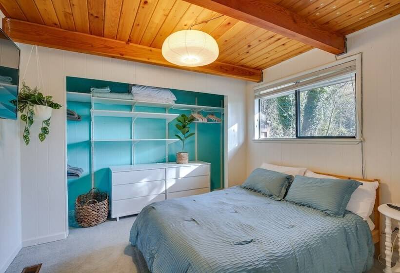 Renton Home W/ Fire Pit: Steps To Lake Access!