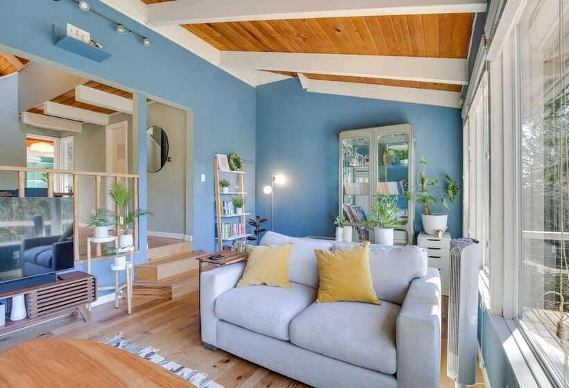 Renton Home W/ Fire Pit: Steps To Lake Access!