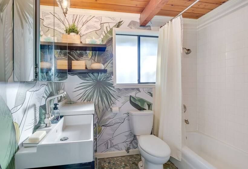 Renton Home W/ Fire Pit: Steps To Lake Access!