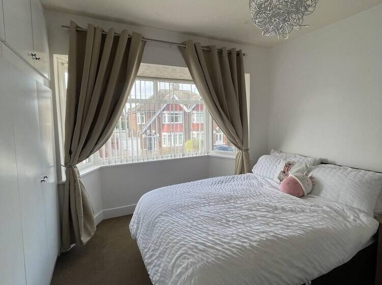 דירת נופש 3 Bed House In Blackpool With Cinema & Hot Tub