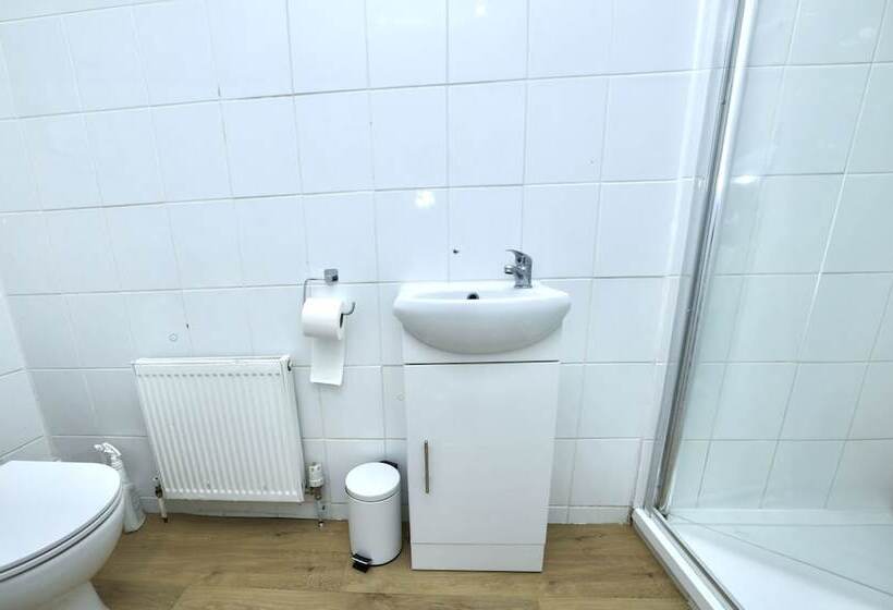 דירת נופש Beautiful 4 Bed House In Erith