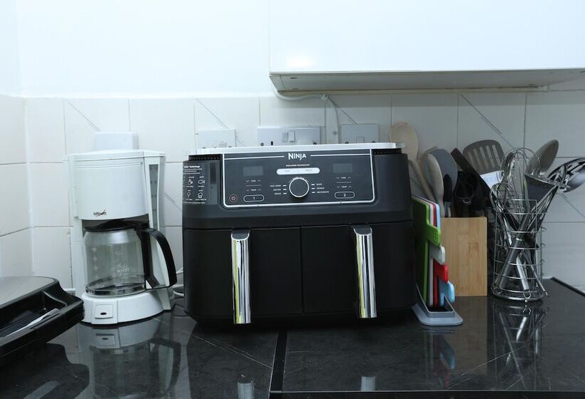 דירת נופש Beautiful 4 Bed House In Erith