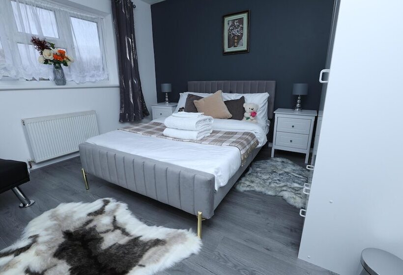 דירת נופש Beautiful 4 Bed House In Erith