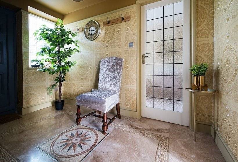 Резиденция Deluxe 2/3 Bed Hottub Skytv