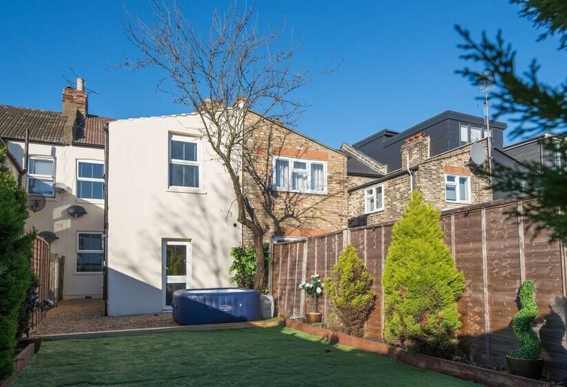 דירת נופש Charming 1 Bed House In London