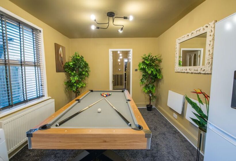 דירת נופש Charming 1 Bed House In London