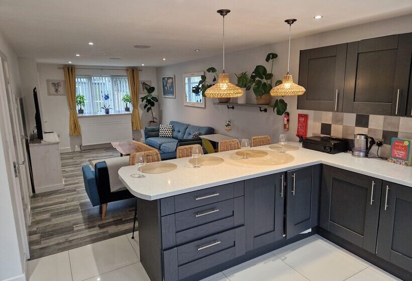 레지던스 Charming 3 Bed House In Newquay