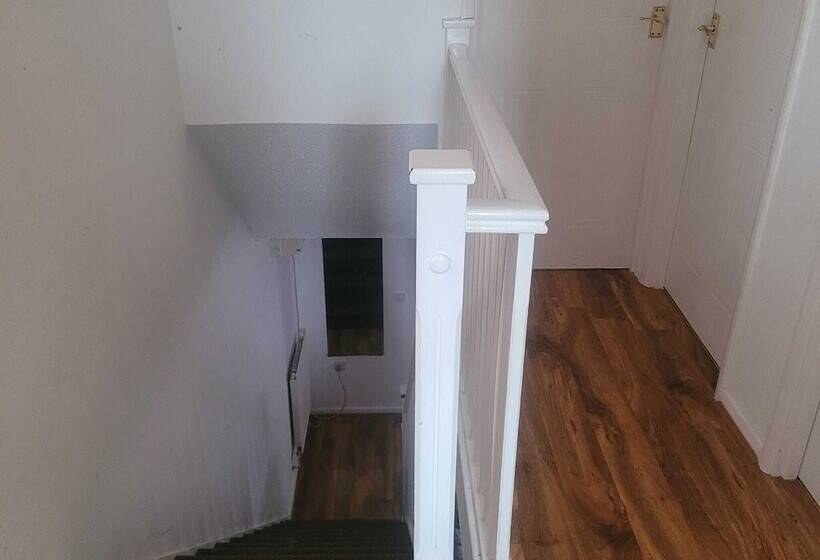 Резиденция Exquisite 3 Bed Royal Pearl Home In Greater London