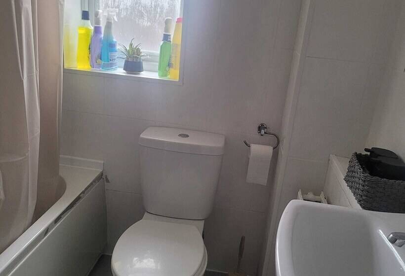 Резиденция Exquisite 3 Bed Royal Pearl Home In Greater London