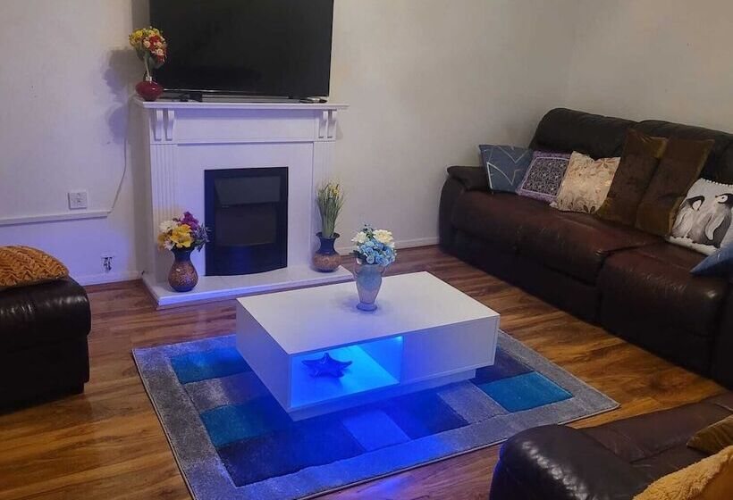 Резиденция Exquisite 3 Bed Royal Pearl Home In Greater London