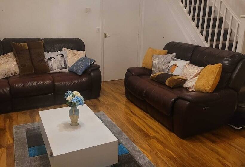 Резиденция Exquisite 3 Bed Royal Pearl Home In Greater London