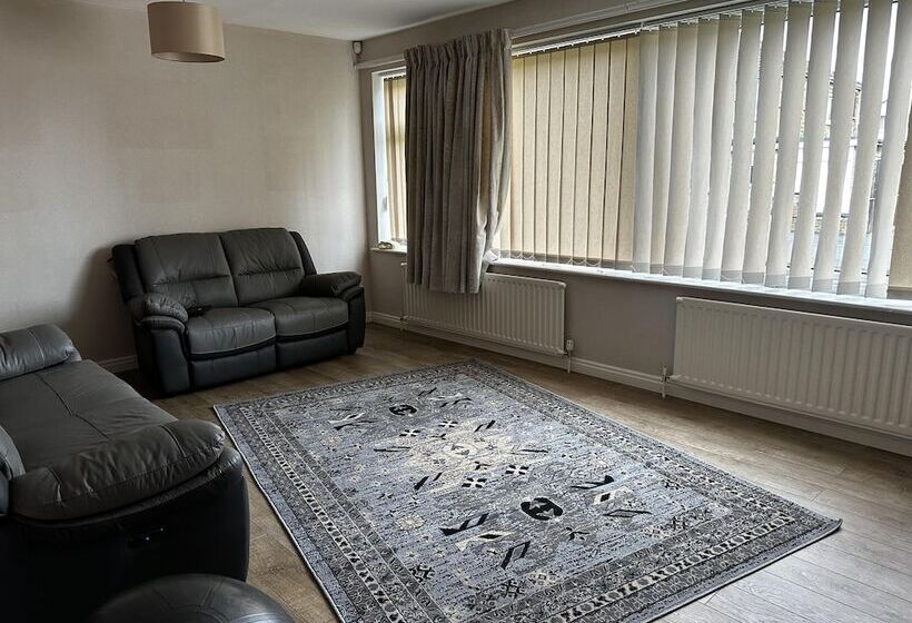 Резиденция Riverside Retreat   Luxurious 4 Bedroom House