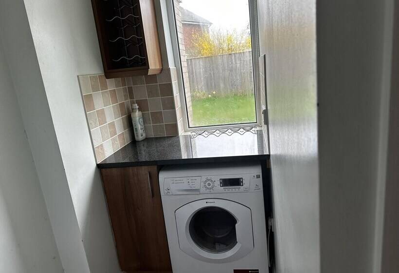 Резиденция Riverside Retreat   Luxurious 4 Bedroom House